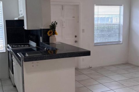 Condominio en alquiler en Hollywood, Florida, 1 dormitorio, 53.51 m2 № 1952050 - foto 7
