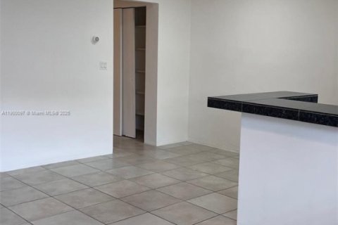 Condominio en alquiler en Hollywood, Florida, 1 dormitorio, 53.51 m2 № 1952050 - foto 3