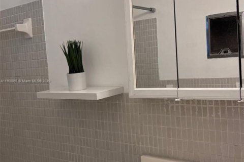 Condominio en alquiler en Hollywood, Florida, 1 dormitorio, 53.51 m2 № 1952050 - foto 13
