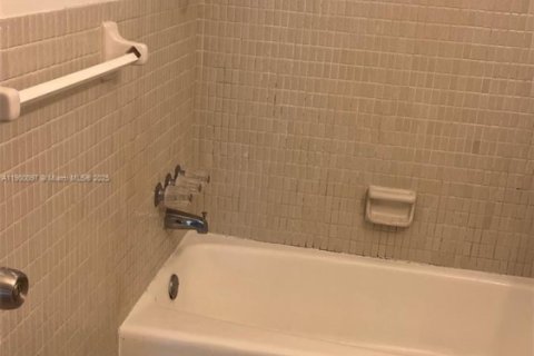 Condominio en alquiler en Hollywood, Florida, 1 dormitorio, 53.51 m2 № 1952050 - foto 14