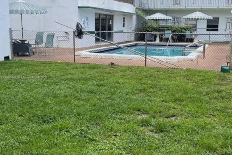 Condominio en alquiler en Hollywood, Florida, 1 dormitorio, 53.51 m2 № 1952050 - foto 16