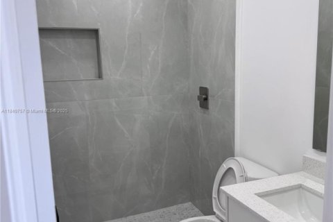 Propiedad comercial en venta en Miami Beach, Florida, 460.61 m2 № 2089102 - foto 5