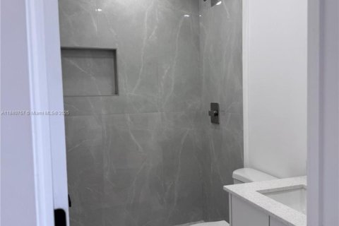 Propiedad comercial en venta en Miami Beach, Florida, 460.61 m2 № 2089102 - foto 6