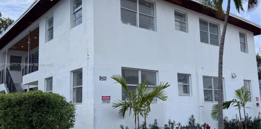 Propiedad comercial en Miami Beach, Florida 460.61 m2 № 2089102