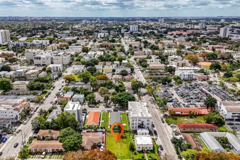 Commercial property in Miami, Florida № 1727573 - photo 6