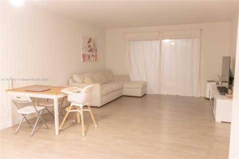 Condo in Pompano Beach, Florida, 1 bedroom  № 1756429 - photo 4