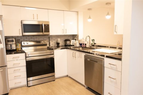 Condo in Pompano Beach, Florida, 1 bedroom  № 1756429 - photo 6