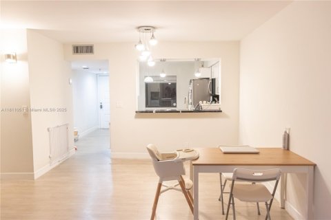 Condo in Pompano Beach, Florida, 1 bedroom  № 1756429 - photo 5