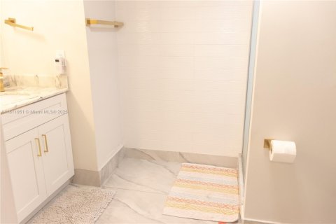 Condo in Pompano Beach, Florida, 1 bedroom  № 1756429 - photo 15