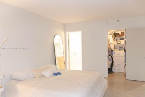 Condo in Pompano Beach, Florida, 1 bedroom  № 1756429 - photo 10