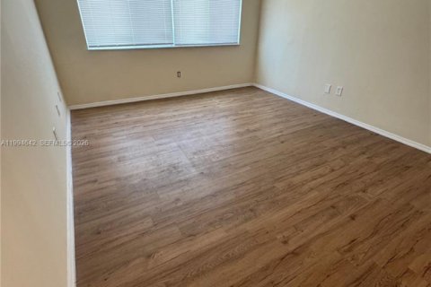 Снять в аренду кондоминиум в Хомстед, Флорида 2 спальни, 99.87м2, № 2056554 - фото 17