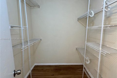 Снять в аренду кондоминиум в Хомстед, Флорида 2 спальни, 99.87м2, № 2056554 - фото 22