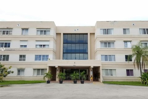 Снять в аренду кондоминиум в Хомстед, Флорида 2 спальни, 99.87м2, № 2056554 - фото 23