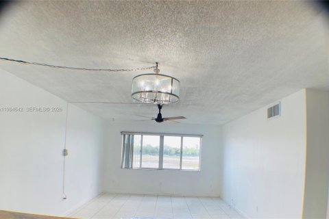 Снять в аренду кондоминиум в Хомстед, Флорида 2 спальни, 99.87м2, № 2056554 - фото 7