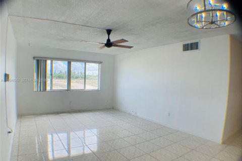 Снять в аренду кондоминиум в Хомстед, Флорида 2 спальни, 99.87м2, № 2056554 - фото 4