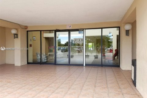 Снять в аренду кондоминиум в Хомстед, Флорида 2 спальни, 99.87м2, № 2056554 - фото 25