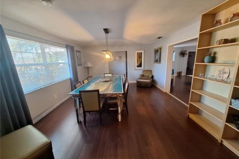 Casa en venta en Clearwater, Florida, 4 dormitorios, 219.34 m2 № 2094960 - foto 5
