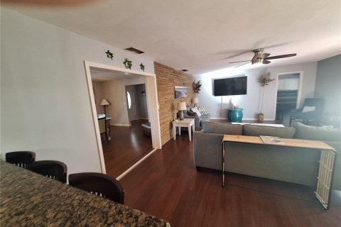 Casa en venta en Clearwater, Florida, 4 dormitorios, 219.34 m2 № 2094960 - foto 12