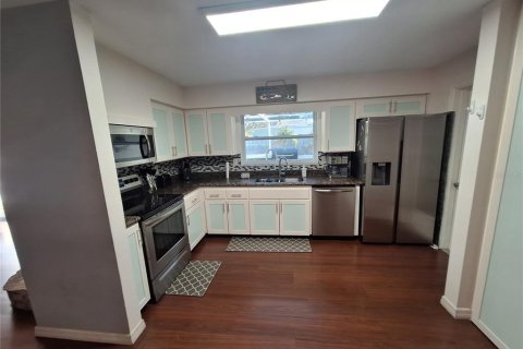 Casa en venta en Clearwater, Florida, 4 dormitorios, 219.34 m2 № 2094960 - foto 9