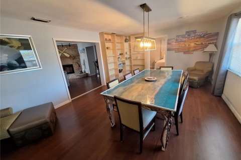 Casa en venta en Clearwater, Florida, 4 dormitorios, 219.34 m2 № 2094960 - foto 3