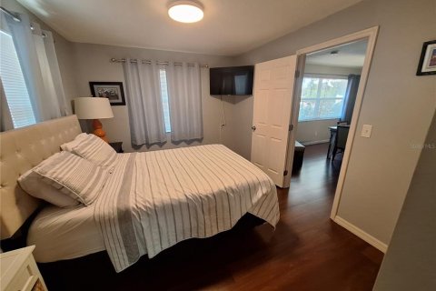 Casa en venta en Clearwater, Florida, 4 dormitorios, 219.34 m2 № 2094960 - foto 4