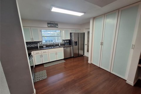 Casa en venta en Clearwater, Florida, 4 dormitorios, 219.34 m2 № 2094960 - foto 10