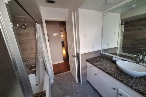 Casa en venta en Clearwater, Florida, 4 dormitorios, 219.34 m2 № 2094960 - foto 23