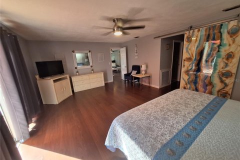 Casa en venta en Clearwater, Florida, 4 dormitorios, 219.34 m2 № 2094960 - foto 16