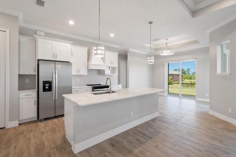 House in Port Charlotte, Florida 3 bedrooms, 202.99 sq.m. № 848662 - photo 5