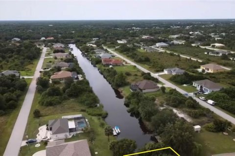 House in Port Charlotte, Florida 3 bedrooms, 202.99 sq.m. № 848662 - photo 3