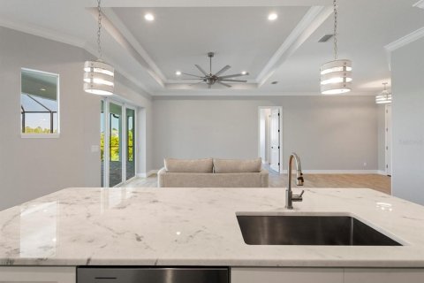 House in Port Charlotte, Florida 3 bedrooms, 202.99 sq.m. № 848662 - photo 11