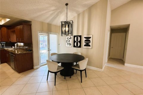 Villa ou maison à vendre à Cooper City, Floride: 3 chambres, 190.73 m2 № 2189801 - photo 12