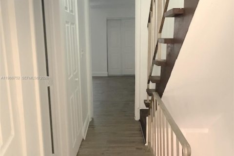 Adosado en alquiler en Hialeah, Florida, 4 dormitorios, 156.17 m2 № 2051045 - foto 11