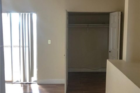 Adosado en alquiler en Hialeah, Florida, 4 dormitorios, 156.17 m2 № 2051045 - foto 7