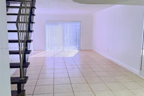 Adosado en alquiler en Hialeah, Florida, 4 dormitorios, 156.17 m2 № 2051045 - foto 8