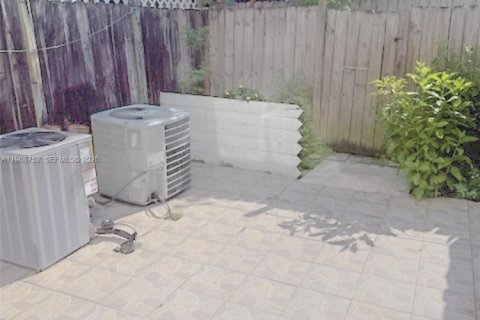 Adosado en alquiler en Hialeah, Florida, 4 dormitorios, 156.17 m2 № 2051045 - foto 10