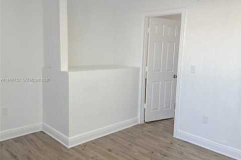 Adosado en alquiler en Hialeah, Florida, 4 dormitorios, 156.17 m2 № 2051045 - foto 22