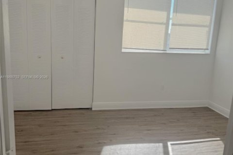 Adosado en alquiler en Hialeah, Florida, 4 dormitorios, 156.17 m2 № 2051045 - foto 24