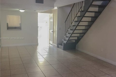Adosado en alquiler en Hialeah, Florida, 4 dormitorios, 156.17 m2 № 2051045 - foto 6