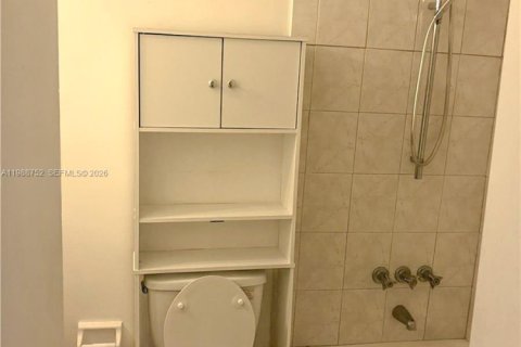 Adosado en alquiler en Hialeah, Florida, 4 dormitorios, 156.17 m2 № 2051045 - foto 14
