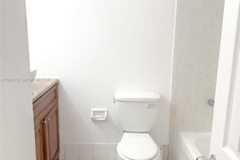 Adosado en alquiler en Hialeah, Florida, 4 dormitorios, 156.17 m2 № 2051045 - foto 21