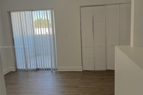 Adosado en alquiler en Hialeah, Florida, 4 dormitorios, 156.17 m2 № 2051045 - foto 20