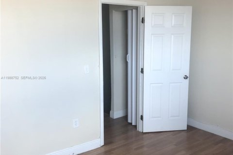 Adosado en alquiler en Hialeah, Florida, 4 dormitorios, 156.17 m2 № 2051045 - foto 12