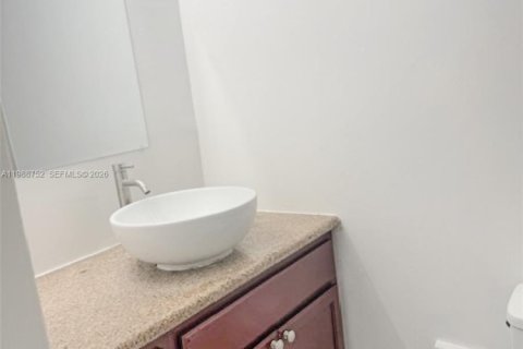Adosado en alquiler en Hialeah, Florida, 4 dormitorios, 156.17 m2 № 2051045 - foto 16