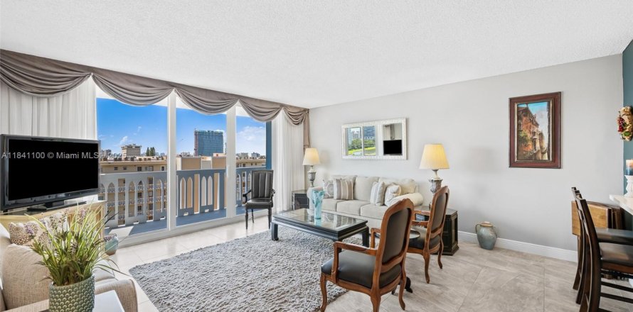 Condominio en Hallandale Beach, Florida, 2 dormitorios  № 1834061
