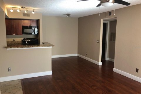 Condo in Orlando, Florida, 2 bedrooms № 2391239 - photo 11