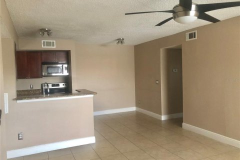 Condo in Orlando, Florida, 2 bedrooms № 2391239 - photo 13