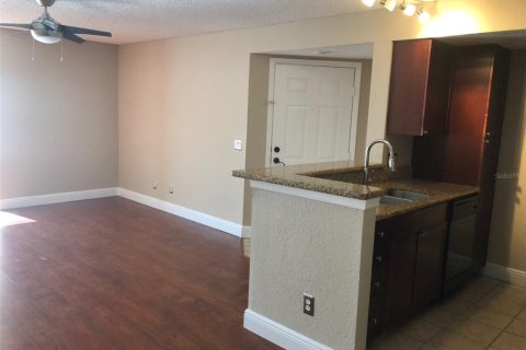 Condo in Orlando, Florida, 2 bedrooms № 2391239 - photo 6