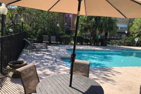 Condo in Orlando, Florida, 2 bedrooms № 2391239 - photo 2