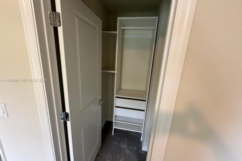 House in Lauderdale Lakes, Florida 3 bedrooms, 137.68 sq.m. № 2008279 - photo 7